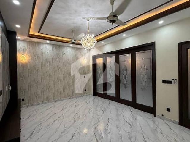 One Bed Non Furnished Apartment Available For Rent