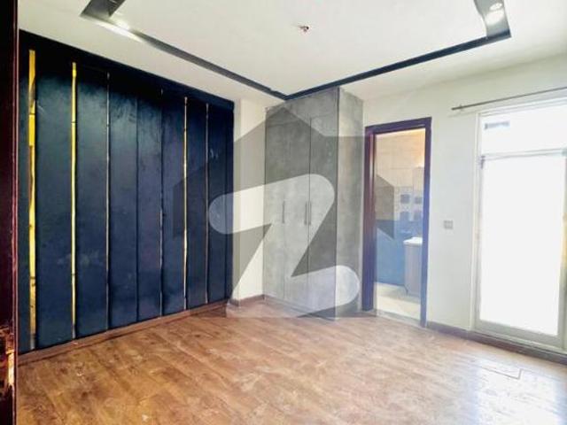 One bed non furnished apartment for rent Gulberg Arena Mall