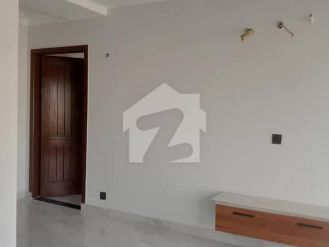 One Bed Apartment For Rent In Brand New Building In Bahria Town Lahore