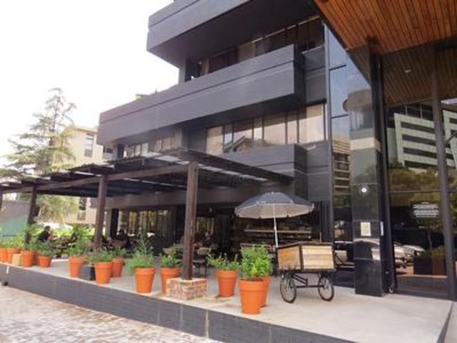 one bed apartment in sought after b.