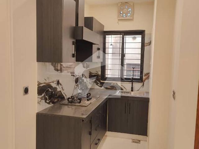 One bed studio with kitchen and bath