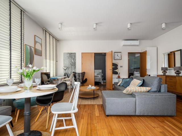 One bedroom apartment, Chmielna 24/15
