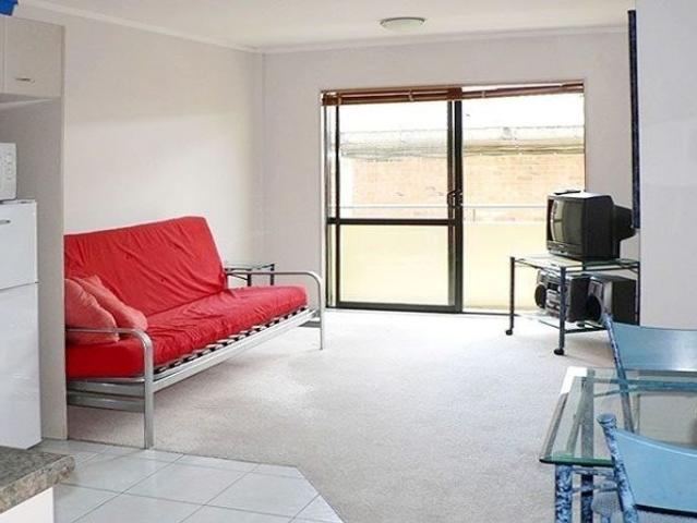 One Bedroom Apartment with A Carpark