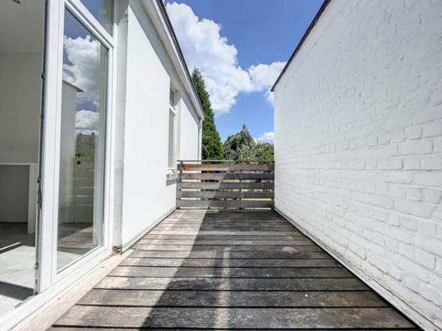 One bedroom apartment with office and terrace