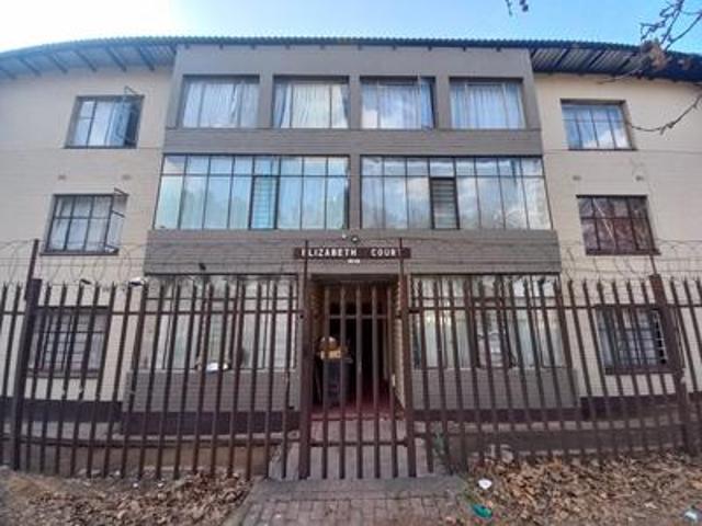 one bedroom flat on the market in wf.