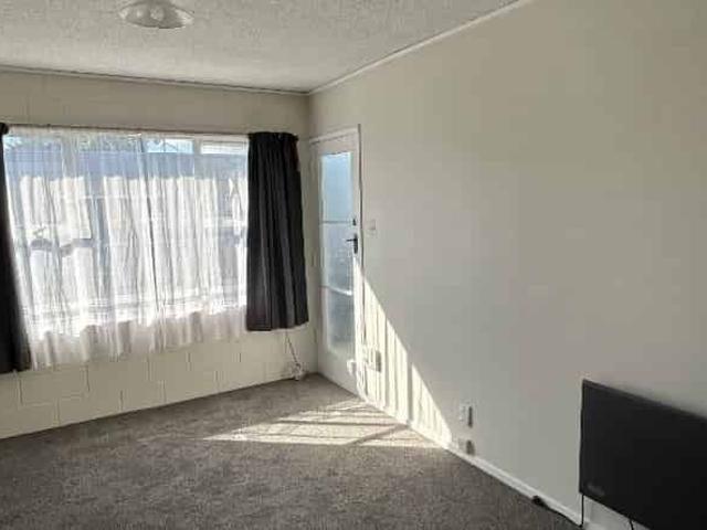 One Bedroom Flat, Close to University
