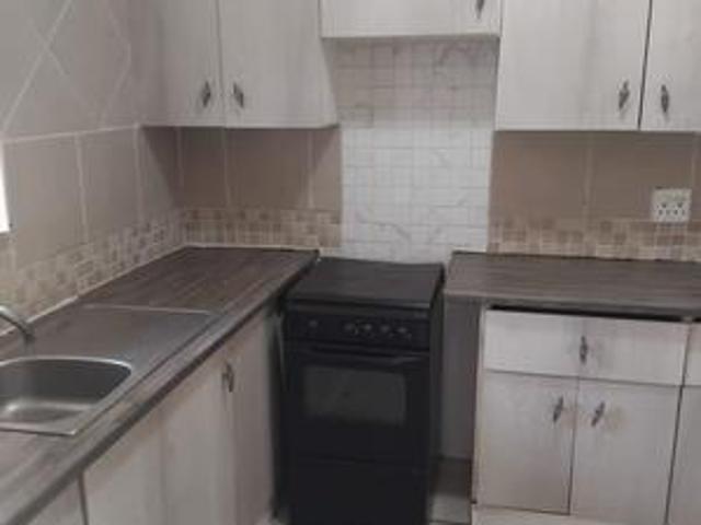 one bedroom flat in sunnyside
