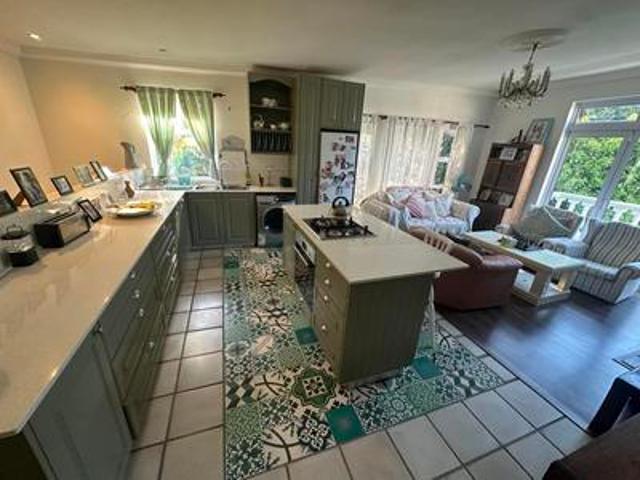 one bedroom flatlet in a garden setting