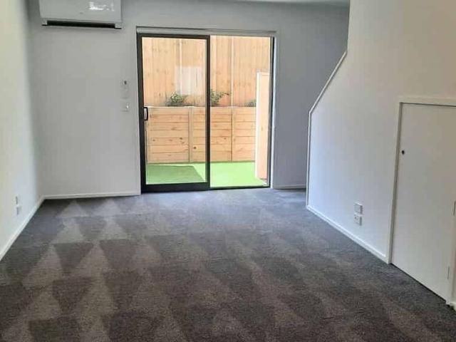 One bedroom home close to the city!