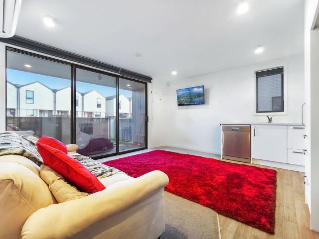 One bedroom in Mangere