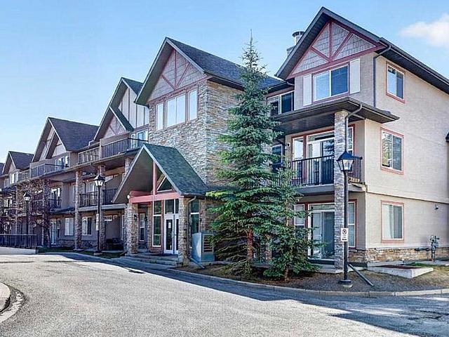 One Bedroom Plus Large Den For Long Term Rental