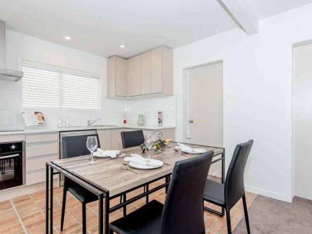 Sunny 3 bedroom Available Now in Mangere East!