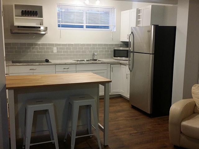 One Bedroom Suite In Cranston