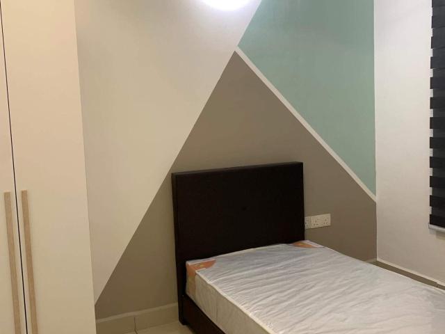 One Damansara Single Room with Fan Only @ Damansara Damai, near to Econsave, MRT, Sri Damansara, Sungai Buloh