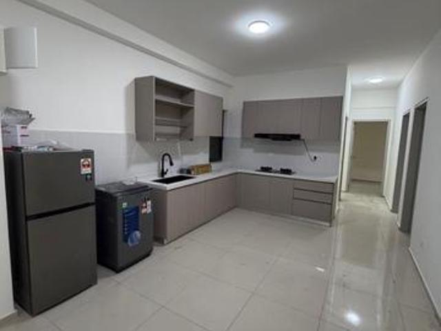 One Equine Residence Seri Kembangan 900sf 4R2B Partial Furnished Rent