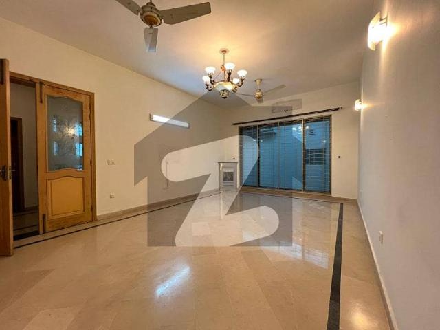 One kanal beautifull upper portion avaliable for rent in dha defance