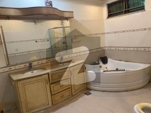 One kanal beautifull house available for rent in dha phase 1