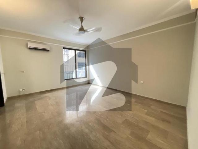 One kanal beautifull house available for rent in dha phase 2