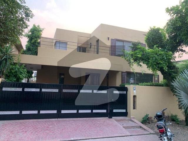 One kanal beautifull house avaliable for rent in dha defance phase 3