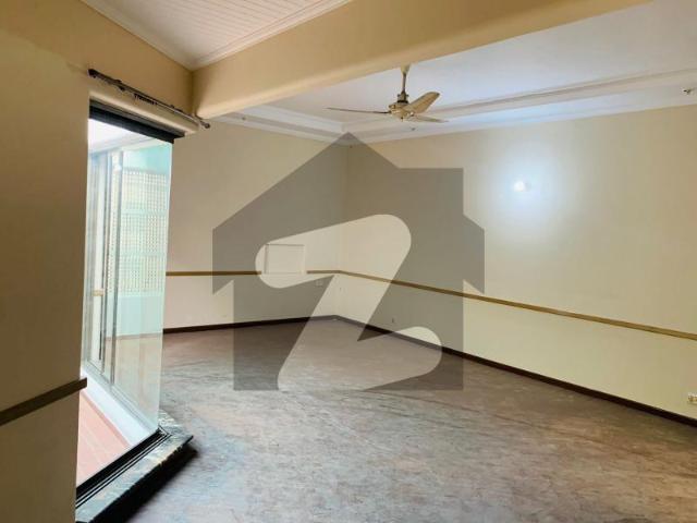 One kanal beautifull house avaliable for rent in dha defance phase 3 dha phase 3