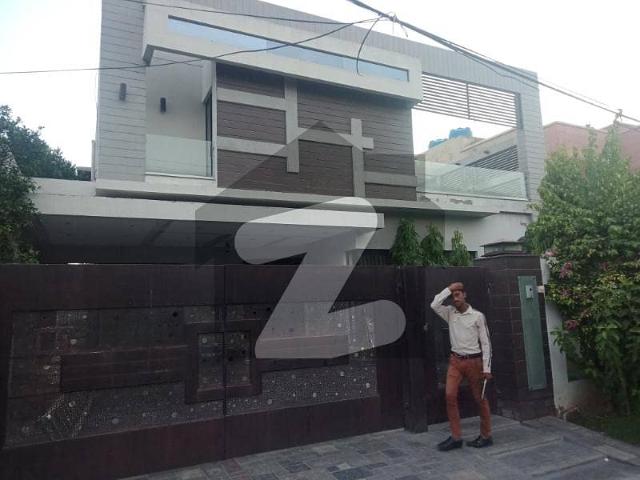 One kanal beautifull house avaliable for rent in dha defance phase 2