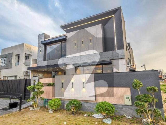 One kanal beautifull house avaliable for rent in dha defance phase 7