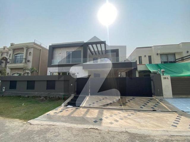 One kanal beautifull house avaliable for rent in dha defance phase 4