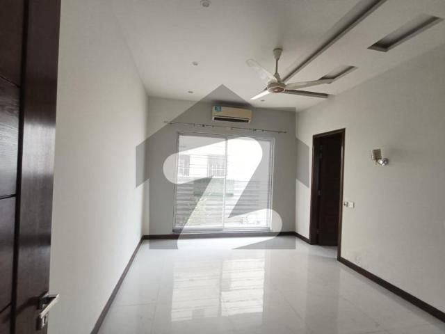 One kanal beautifull house avaliable for rent in dha defance phase 4 dha phase 4
