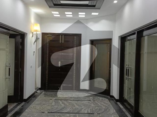 One kanal beautifull house avaliable for rent in dha phase 5