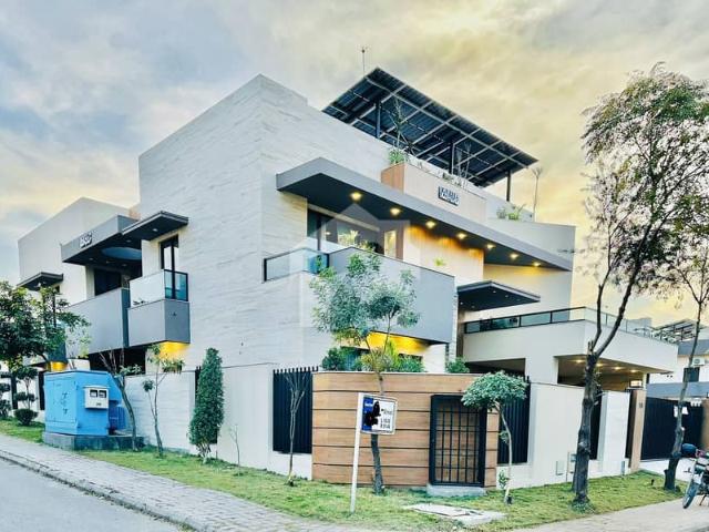 One Kanal Brand New Double Unit Designer House