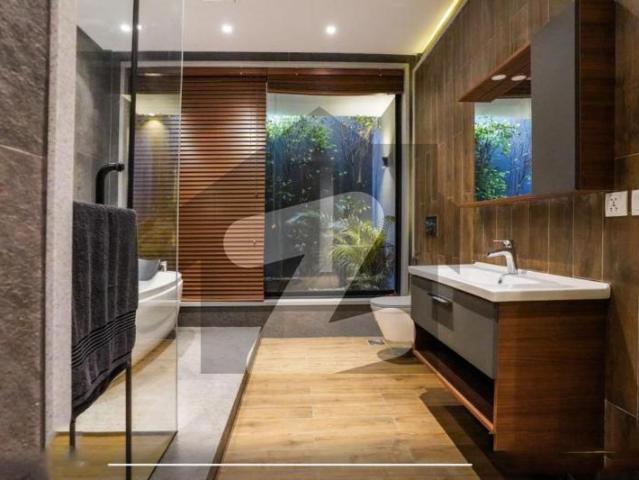 One Kanal Gorgeous Bungalow Near Jalalsons And Main Commercial Posh Area DHA Phase 7