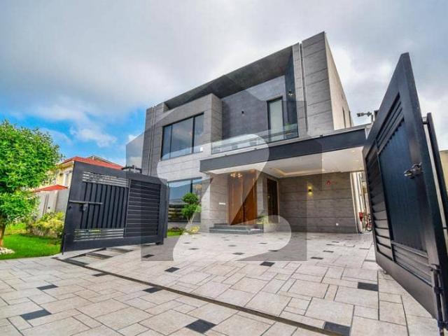 One Kanal Eye Catching Luxury Bungalow Near Big Park Must Once Visit