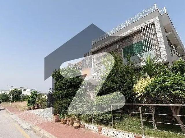 One kanal house with basement and solar like brand new bahria town phase 8