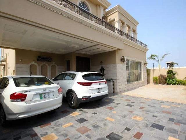 One kanal Half Basement 6 Bed Bungalow For Sale at Hot Location Lahore DHA PHASE 3 ID 80316