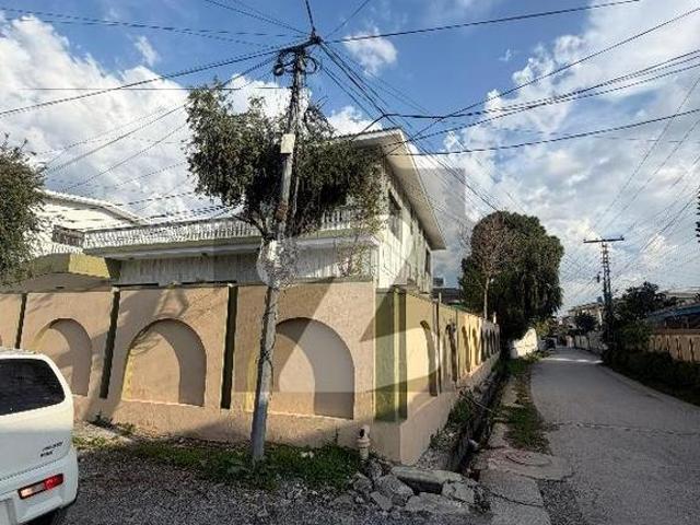 One Kanal Old House At V Prime Location In Habibullah Colony