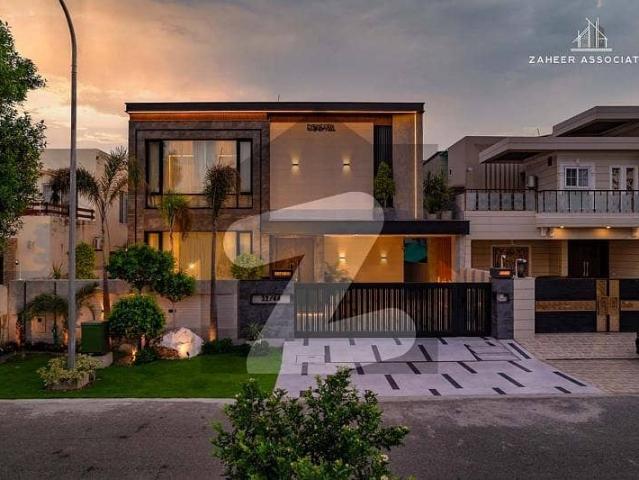 One Kanal Outstanding Luxuries Bungalows For Sale At Prime Location Facing 70 Feet Road