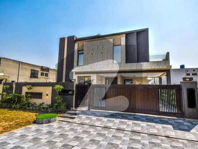 One Kanal Owner Build Slightly Used House For Sale Near to Park Masjid Prime Location Reasonable Price House