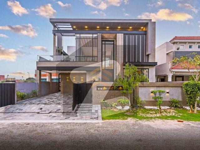 One Kanal Luxurious Bungalow Near Park And Market Prime Location