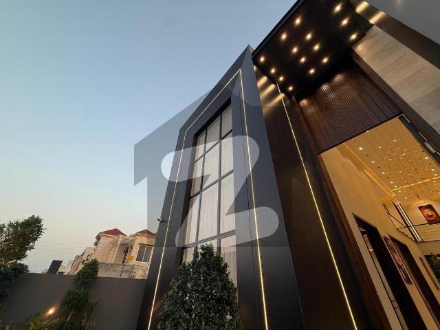 One kanal luxurious house for sale at investor rate in bahria town sector c