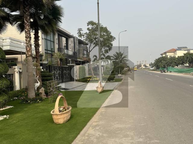 One kanal Near To McDonald's Good location Plot For Sale In DHA Phase 7 Y Block