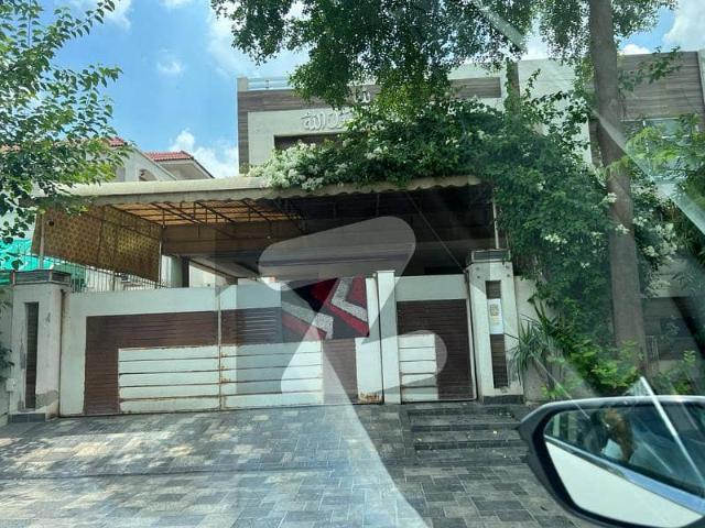 One Kanal Slightly Used Ultra Modern Designer Bungalow For Sale At Prime Location Of DHA Lahore Near To Park Masjid & Commercial Market