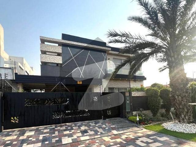 One Kanal Slightly Used Ultra Modern Designer Owner Build Bungalow For Sale At Prime Location Of DHA Lahore Near To Park Masjid & DHA Raya Fairways Commercial