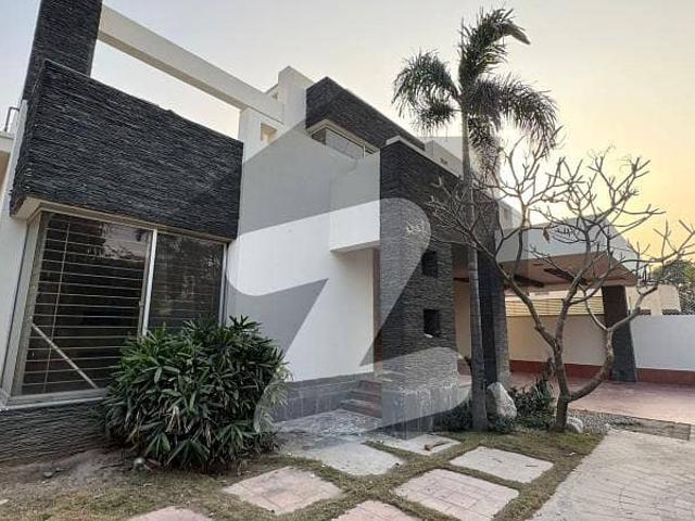 One Kanal Slightly Used Ultra Modern Designer Owner Build Full Basement Bungalow For Sale At Prime Location Of DHA Lahore Near To Park Masjid & Commercial Market
