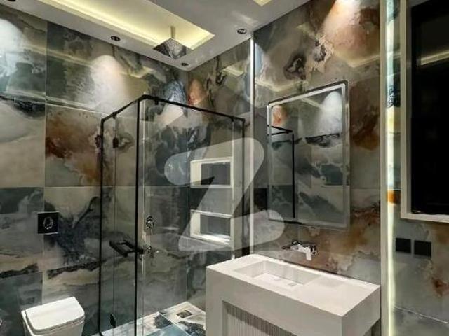 One Kanal Slightly Used Upper Portion Available For Rent In DHA Phase 6