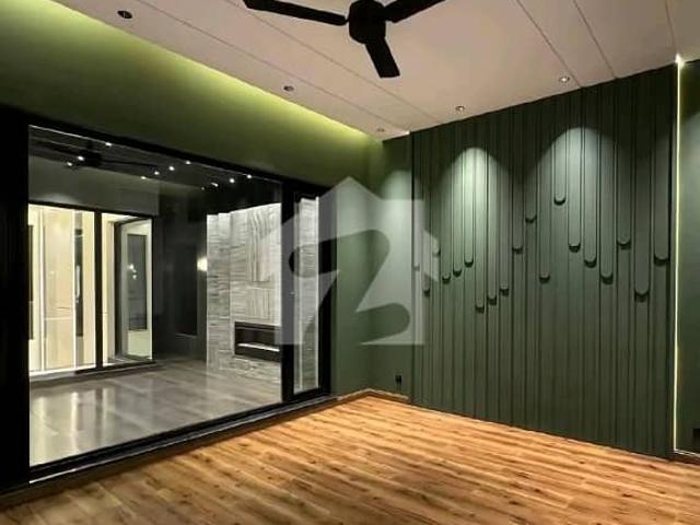 One Kanal Slightly Used Upper Portion Available For Rent In DHA Phase 6