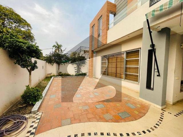 One Kanal Slightly Used Like Brand New Ultra Modern Designer Owner Build Bungalow For Sale At Prime Location Of DHA Lahore Near To Park Masjid & Commercial Market