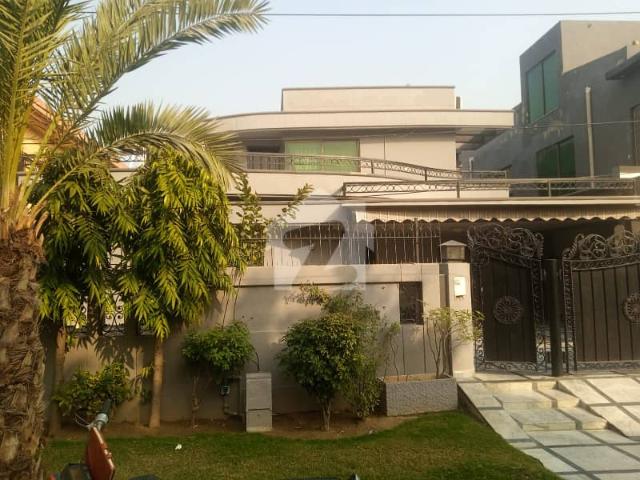 One Kanal Used Modern Design Owner Build Double Unit Fully Furnished Bungalow For Sale At Prime Location Of DHA Lahore Near To Park Masjid & Commercial Market