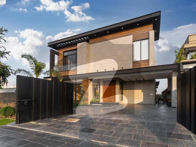 One Kanal Used Modern Design 5 Bedroom Bungalow Sale At Prime Location Of DHA Lahore Near To Park Masjid &Amp  Commercial Market