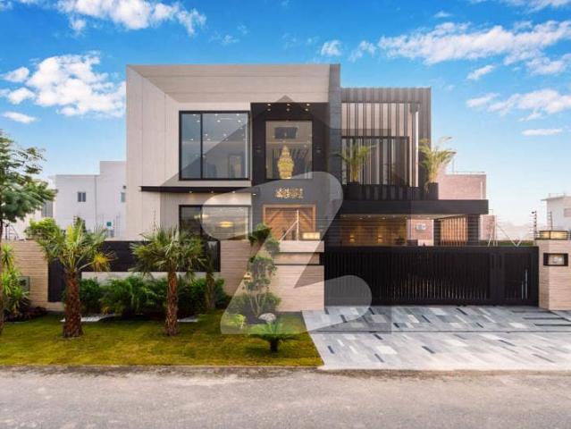 One Kanal Used Spanish Design 5 Bedroom Bungalow Sale At Prime Location Of DHA Lahore Near To Park Masjid & Commercial Market