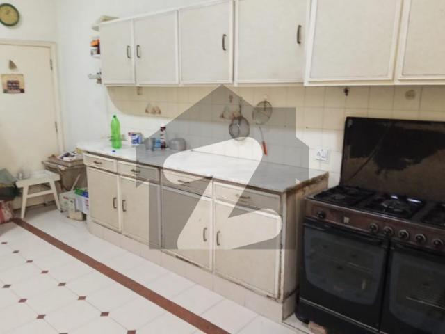 One Kanal Used Spanish Design 6 Bedroom Bungalow For Sale At Prime Location Of DHA Lahore Near To Park & Commercial Market. DHA Phase 3 Block W
